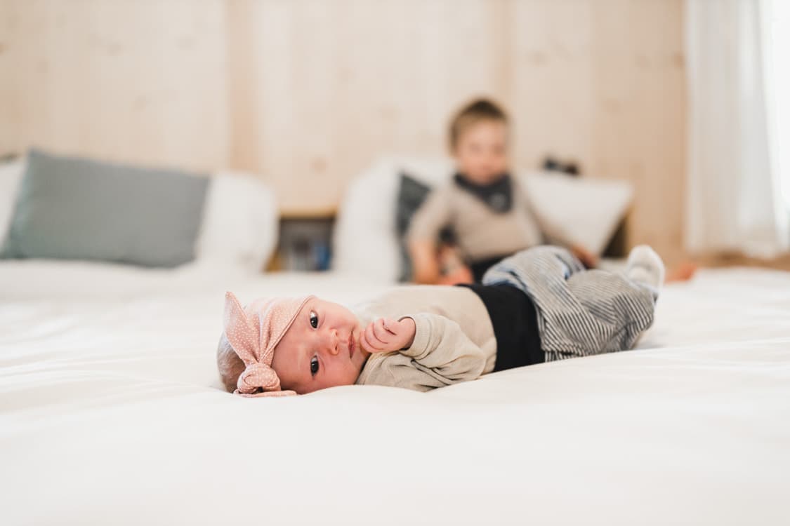 Baby Mädchen mit Schleife