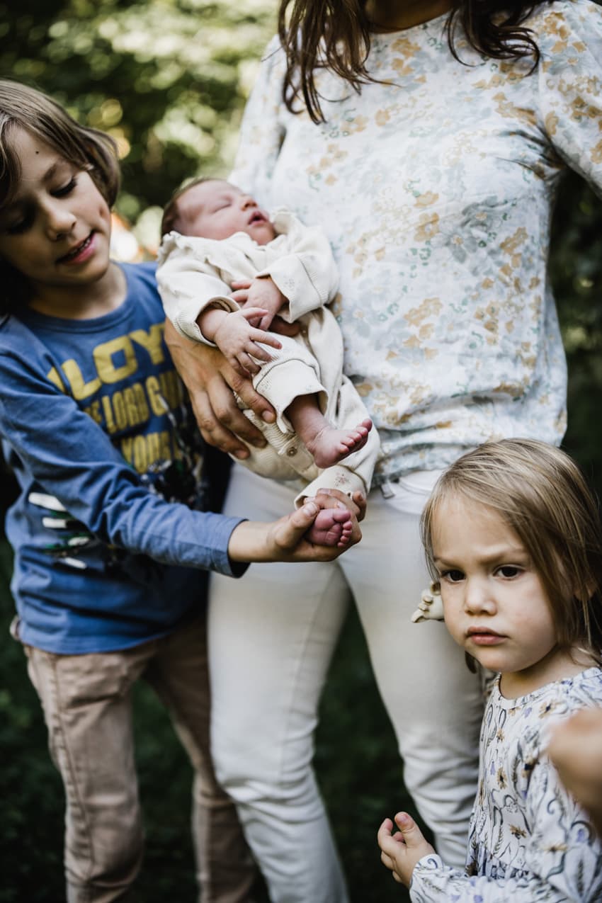 Baby mit Geschwistern