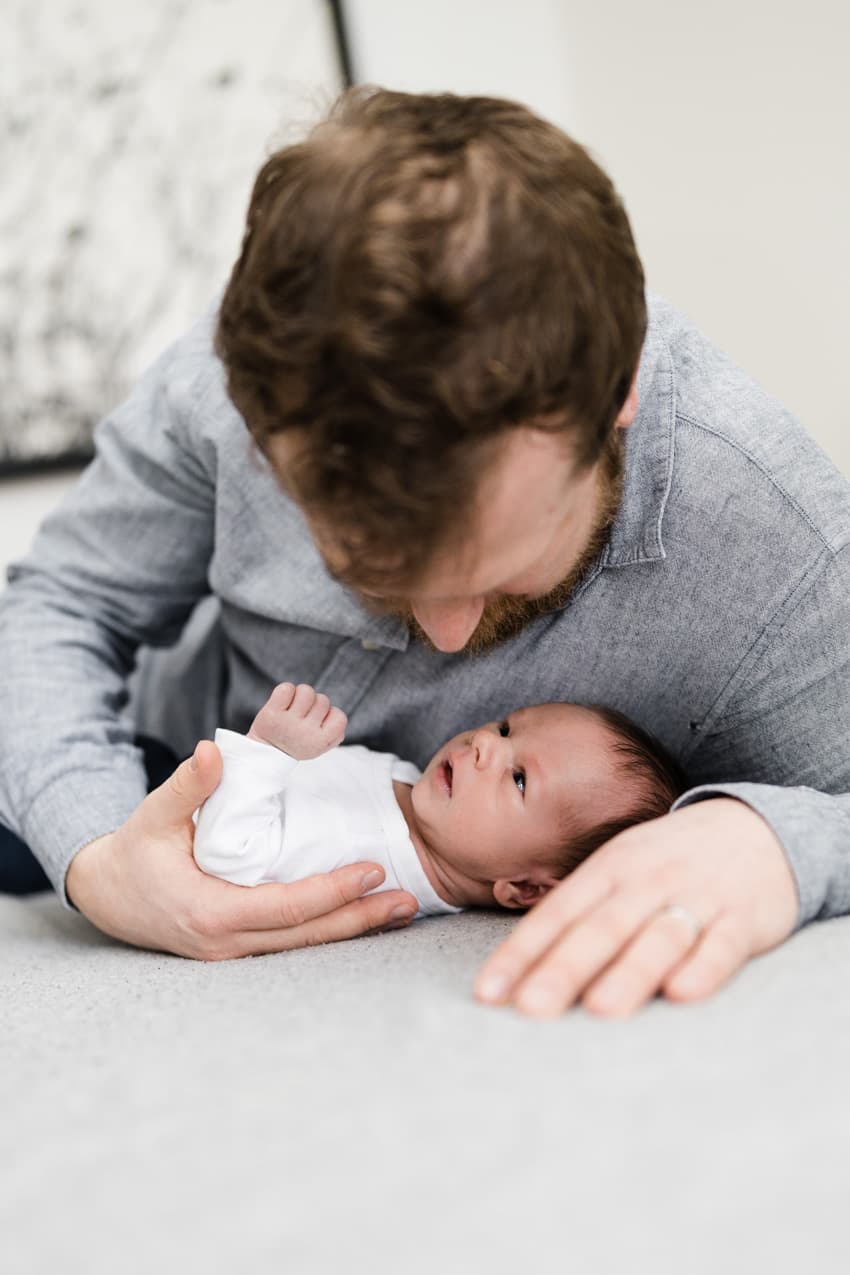 Vater mit seinem Baby