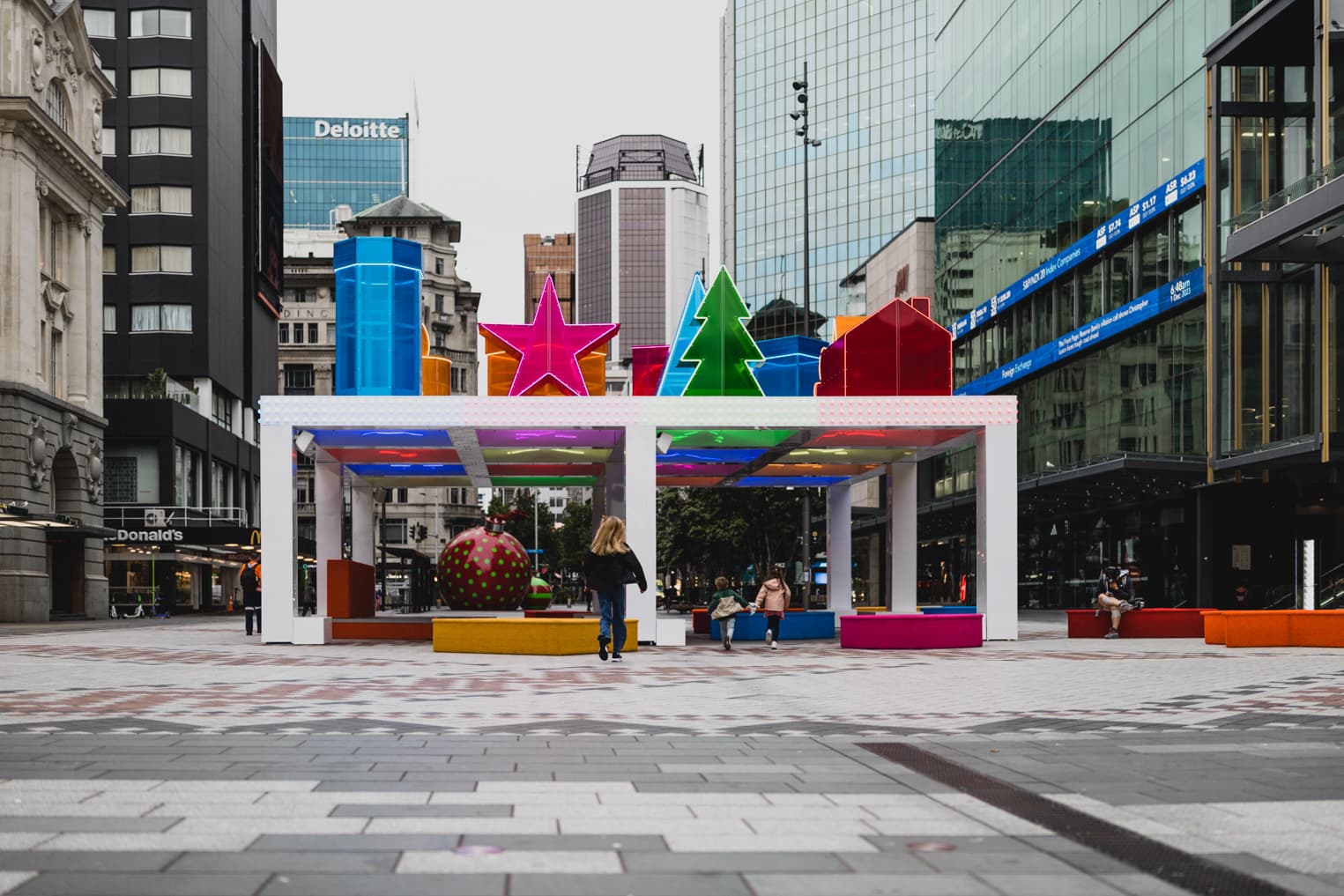 Weihnachtsdekoration in der Stadt