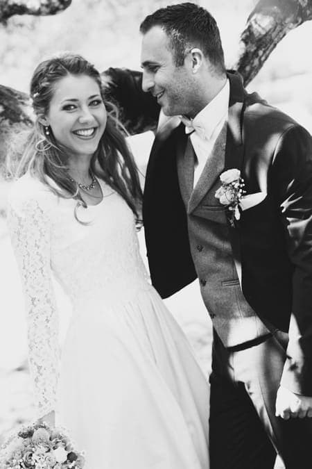 SW Foto von Brautpaar das lacht