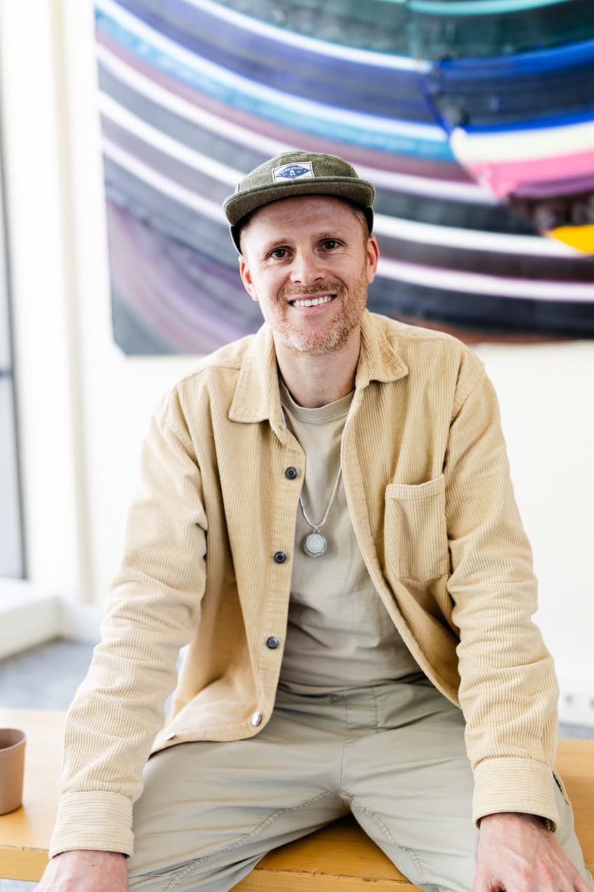 Einzelporträt eines Mannes im Planetarium Freiburg