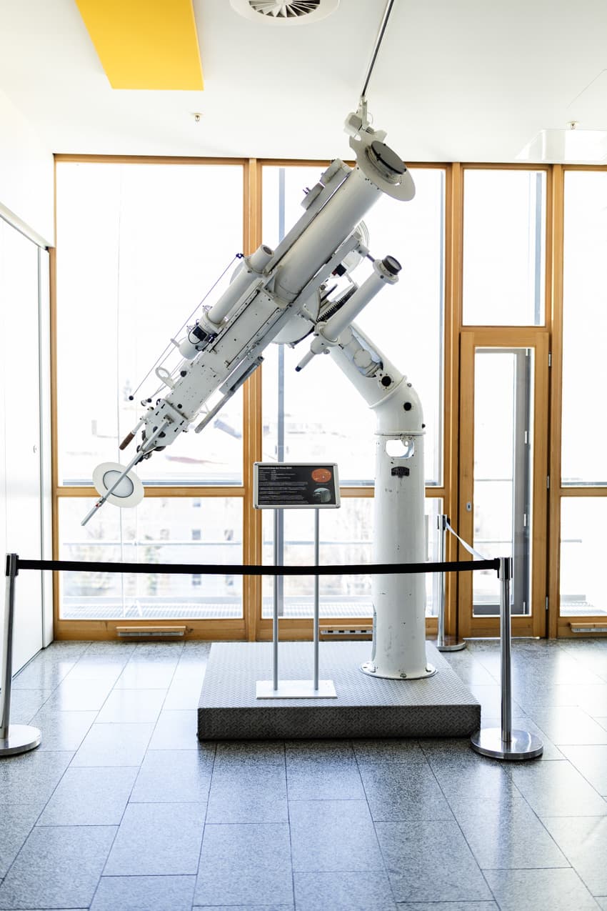 Ausstellungselement im Planetarium Freiburg mit Sternenbezug