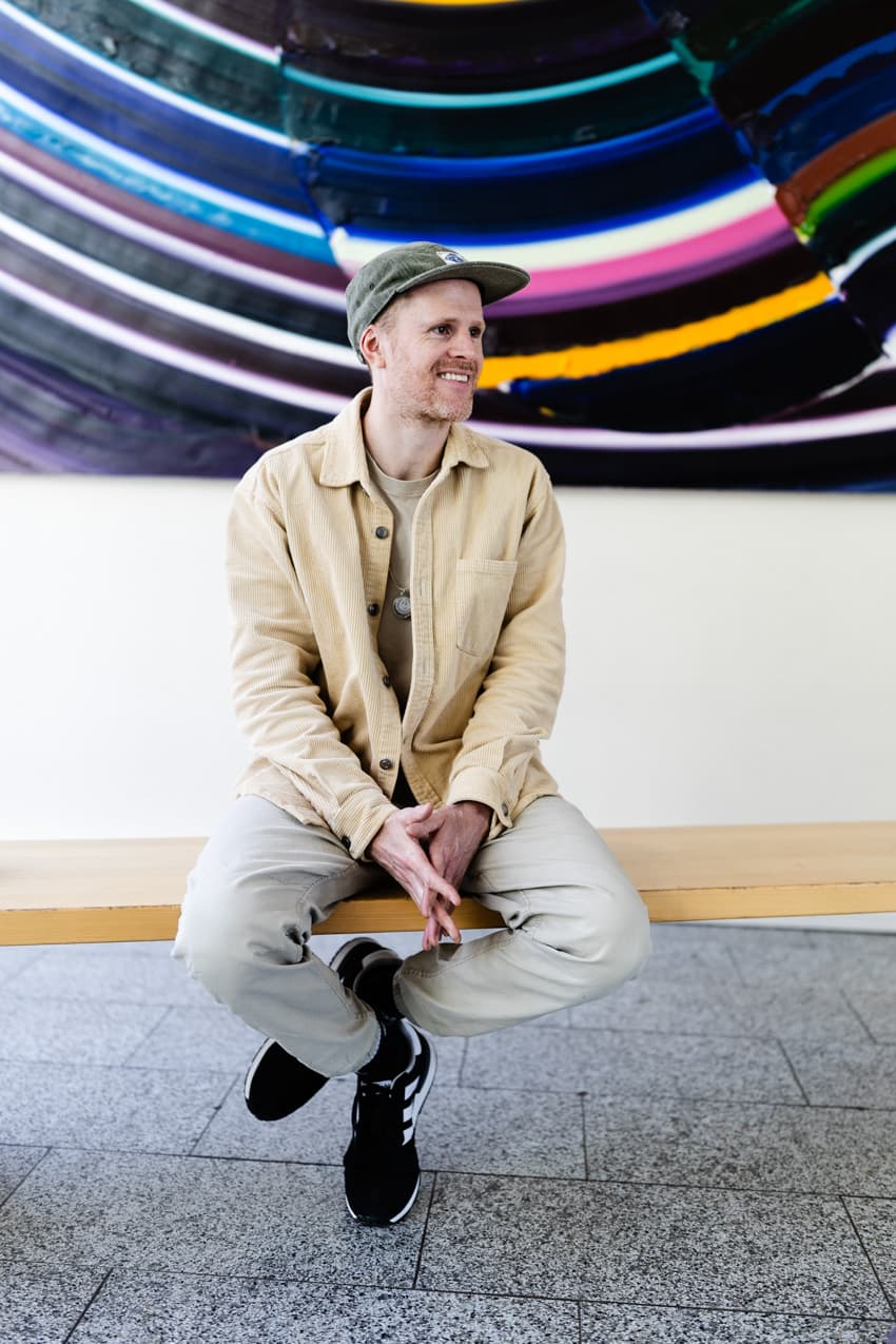 Natürliches Porträt im Planetarium Freiburg während des Interviews